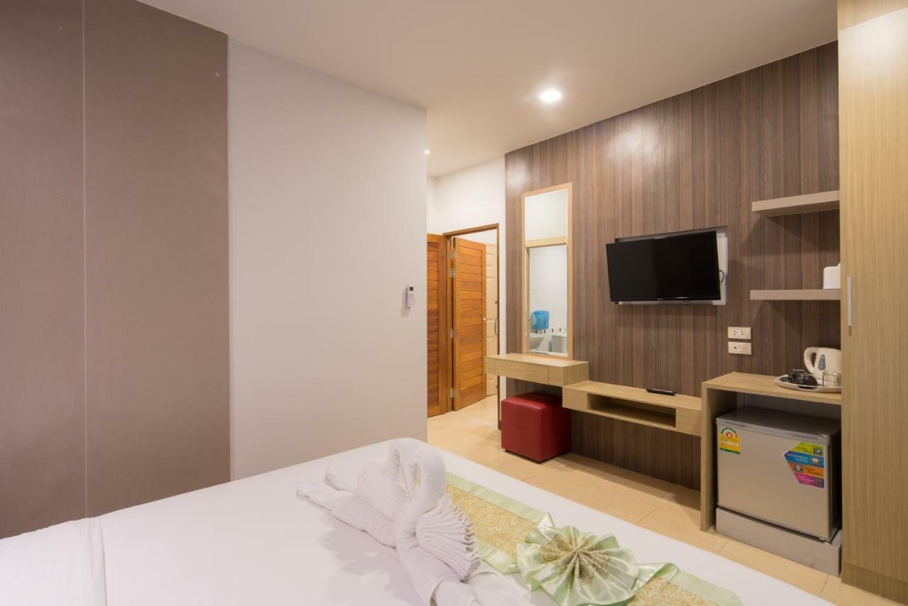 Baan Thai Beach Side Residence Patong Exteriör bild