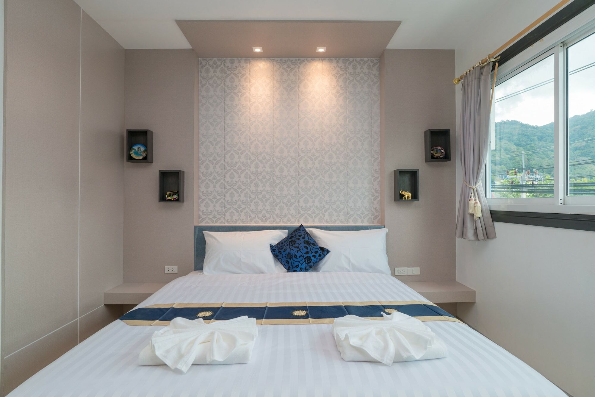 Baan Thai Beach Side Residence Patong Exteriör bild