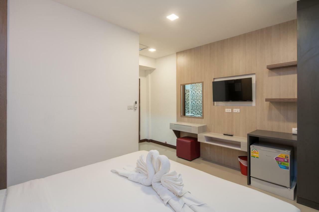 Baan Thai Beach Side Residence Patong Exteriör bild