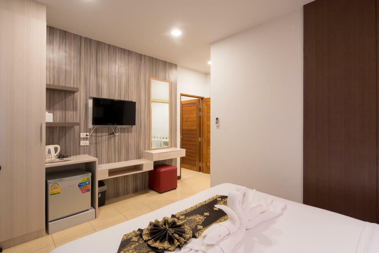 Baan Thai Beach Side Residence Patong Exteriör bild