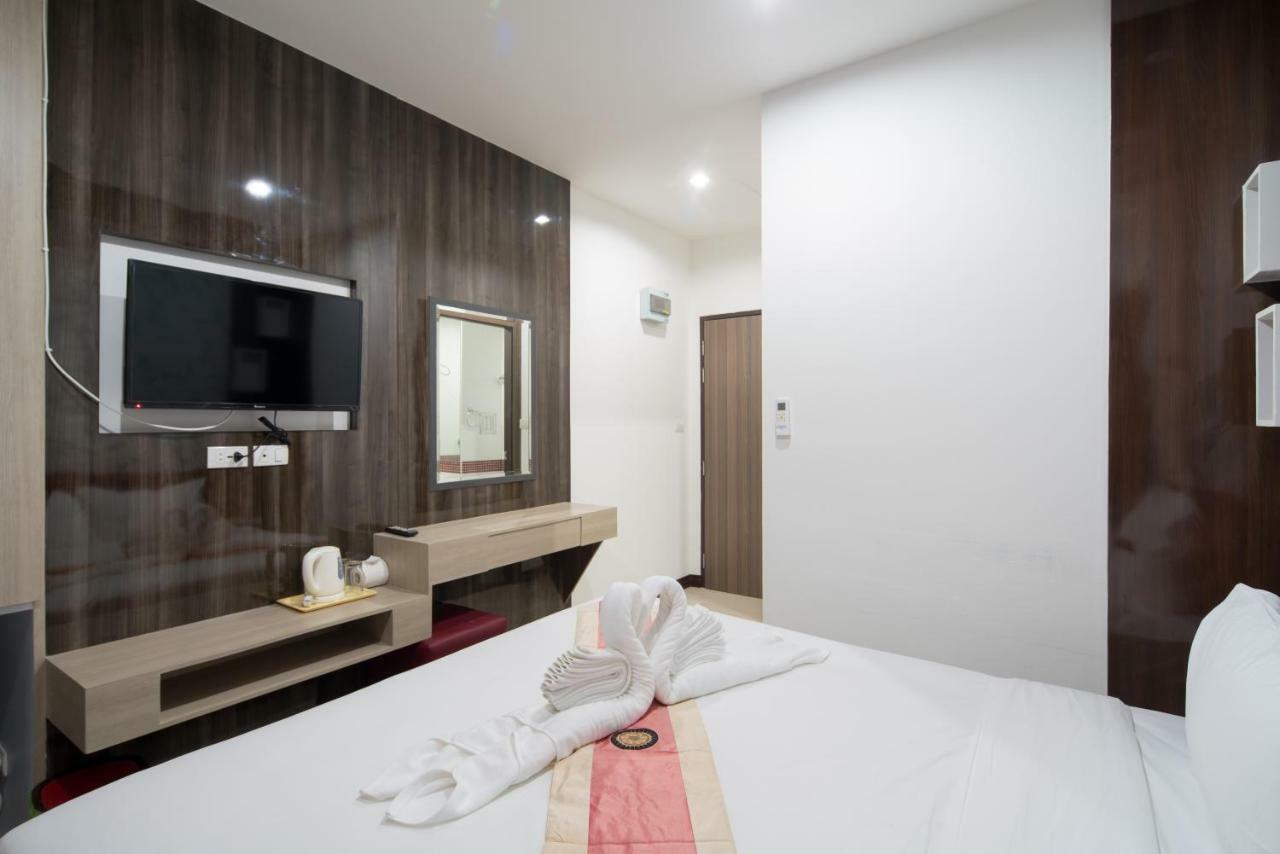 Baan Thai Beach Side Residence Patong Exteriör bild